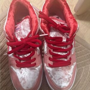 Nike Women's Red and Pink Athletic Shoes